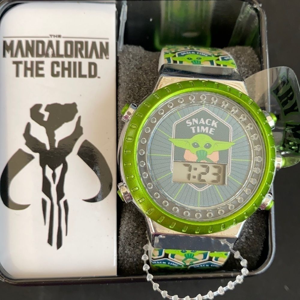 NWT Star Wars The Mandalorian Baby Yoda Watch